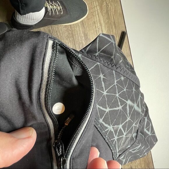 Lululemon Black and Gray Constellation Leggings in Size 4 - Picture 2 of 9